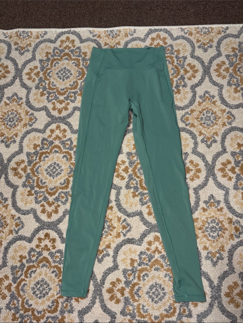 Alphalete green leggings with no front seam